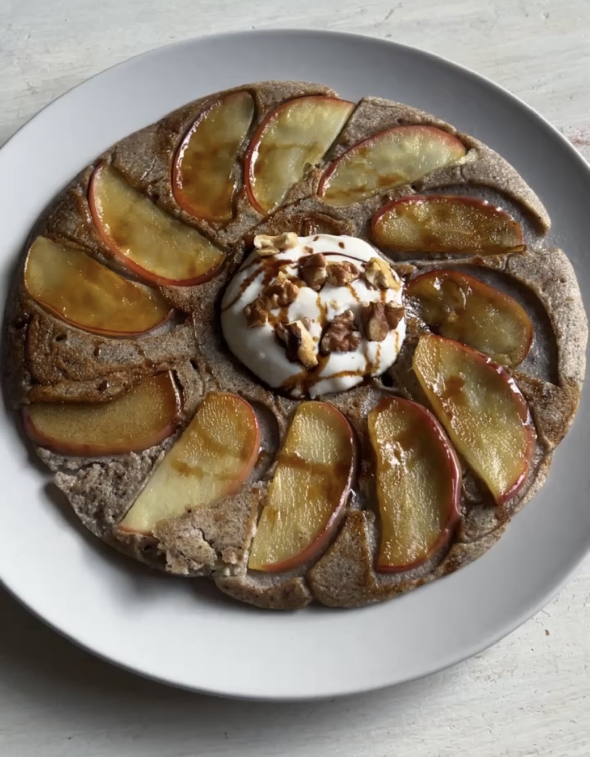 Pancake comme une tarte tatin : Sans Gluten et Riche en Protéines 